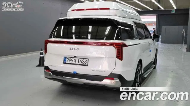 Kia Carnival Generation 4 — Фото автомобиля 3