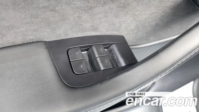 Tesla Model Y — Фото автомобиля 27