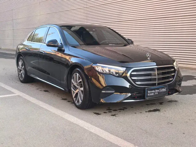 Mercedes-Benz E-Class — Фото автомобиля 3
