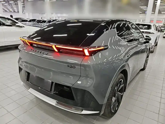 Lynk & Co Z20 — Фото автомобиля 6