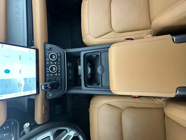Land Rover Defender — Фото автомобиля 24