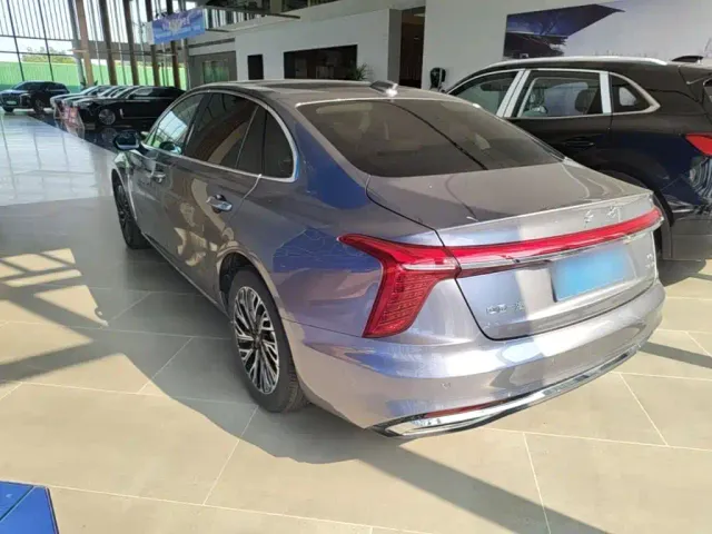 Hongqi H5 — Фото автомобиля 4