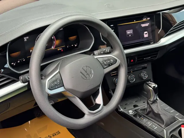 Volkswagen Passat — Фото автомобиля 16