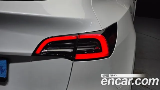 Tesla Model Y — Фото автомобиля 8