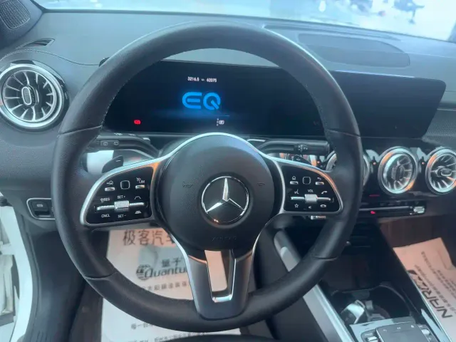 Mercedes-Benz EQB — Фото автомобиля 4