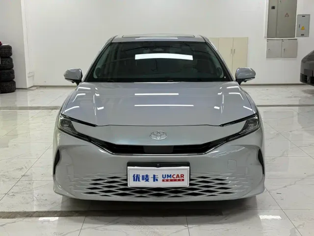 Toyota Camry — Фото автомобиля 2