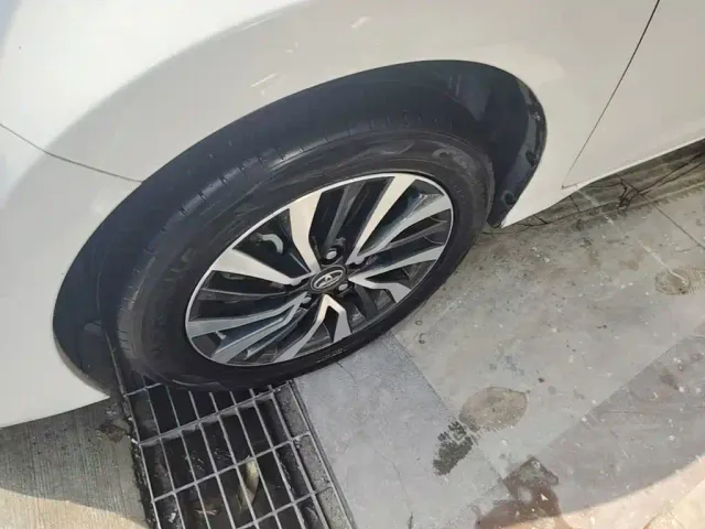 Toyota Corolla Twin Engine E+ — Фото автомобиля 22