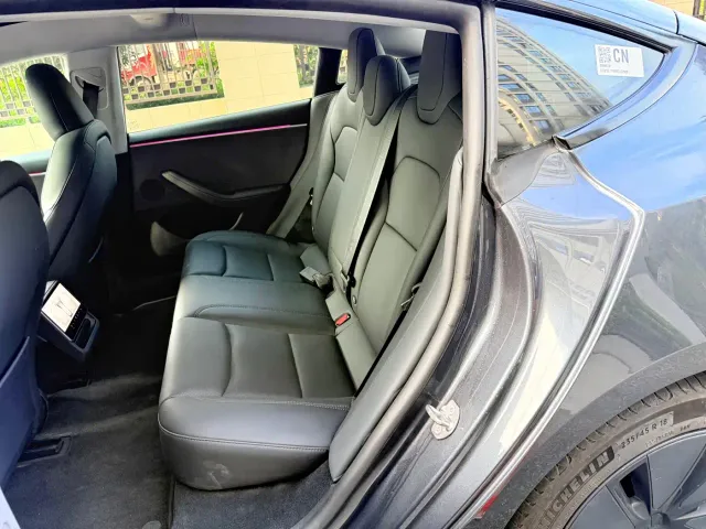 Tesla Model 3 — Фото автомобиля 6
