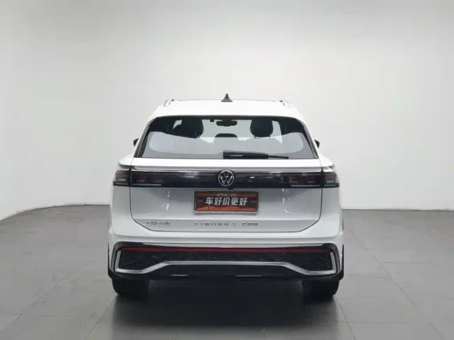Volkswagen Tiguan L — Фото автомобиля 4