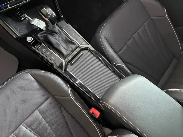 Volkswagen Passat — Фото автомобиля 14