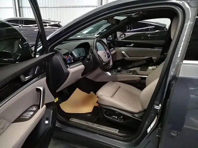 BYD Tang — Фото автомобиля 14