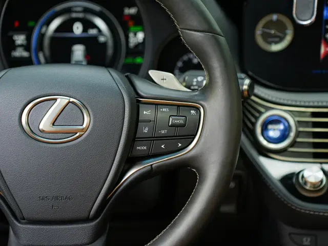 Lexus LS — Фото автомобиля 22