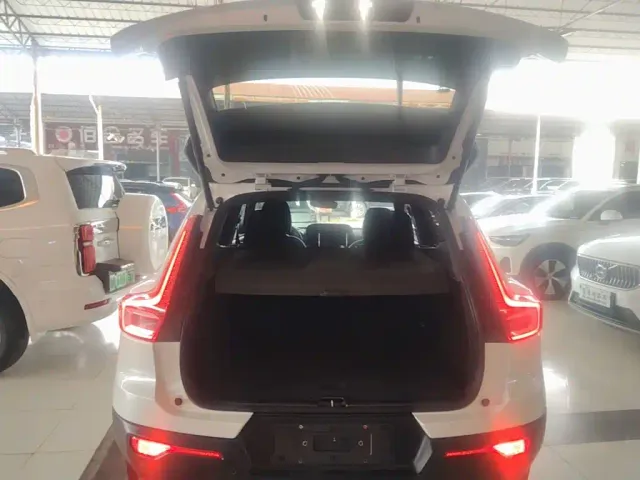 Volvo XC40 — Фото автомобиля 18