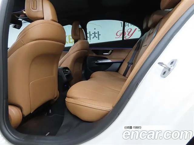 Mercedes-Benz E-Class — Фото автомобиля 6