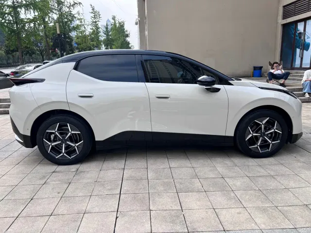Lynk & Co Z20 — Фото автомобиля 4