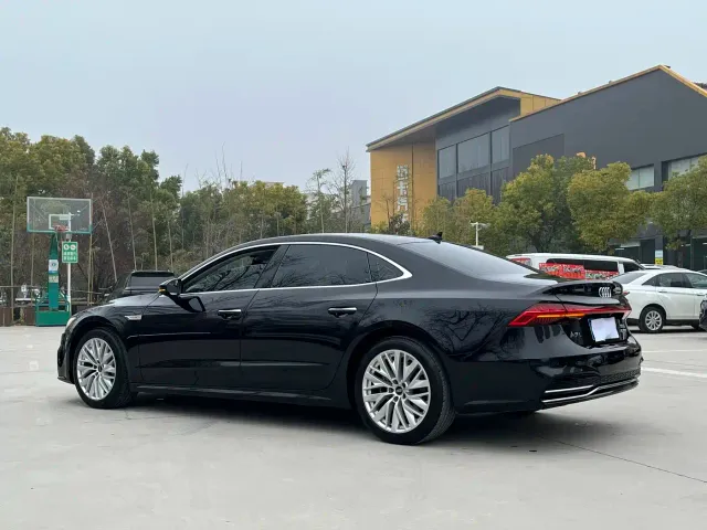 Audi A7L — Фото автомобиля 3