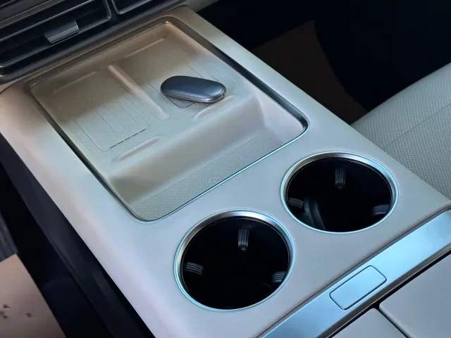 Li Auto MEGA — Фото автомобиля 15