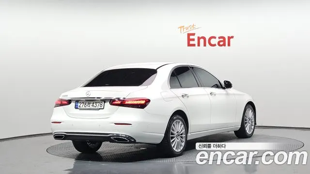 Mercedes-Benz E-Class — Фото автомобиля 2