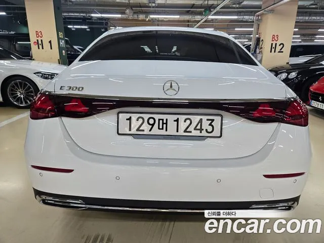 Mercedes-Benz E-Class — Фото автомобиля 18