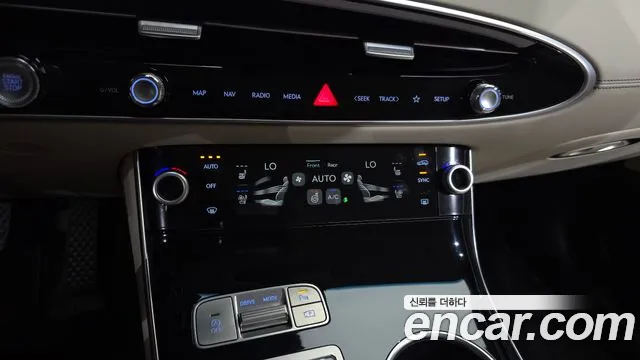 Genesis GV70 — Фото автомобиля 26