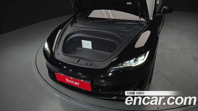 Tesla Model 3 — Фото автомобиля 6