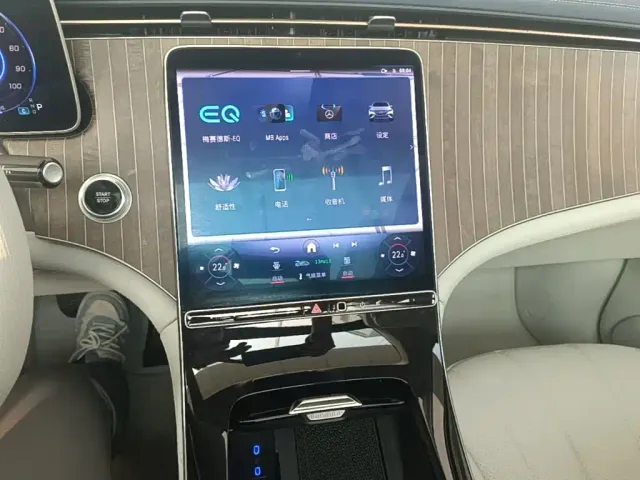 Mercedes-Benz EQE SUV — Фото автомобиля 12