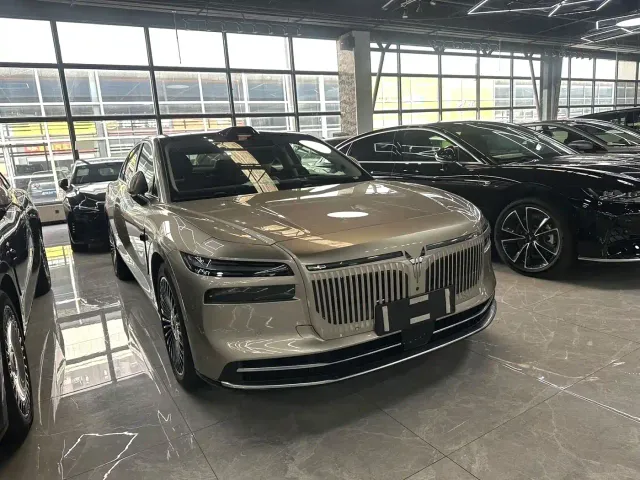 Voyah Auto VOYAH Zhuiguang L 2025 Mid-configuration Model — Фото автомобиля 3