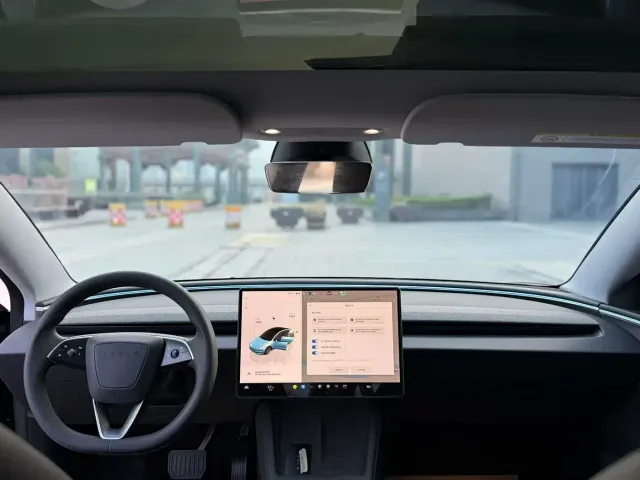 Tesla Model 3 — Фото автомобиля 9