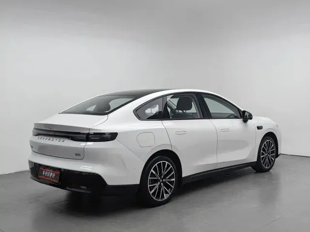 Leapmotor B01 — Фото автомобиля 2