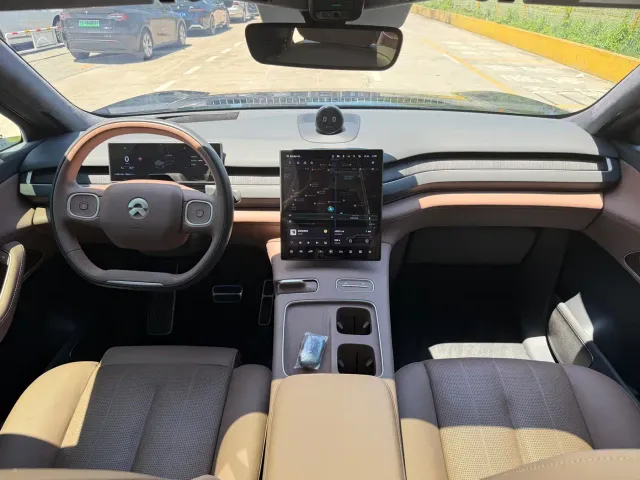 Nio ES8 — Фото автомобиля 8
