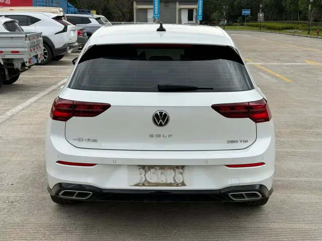 Volkswagen Golf — Фото автомобиля 15