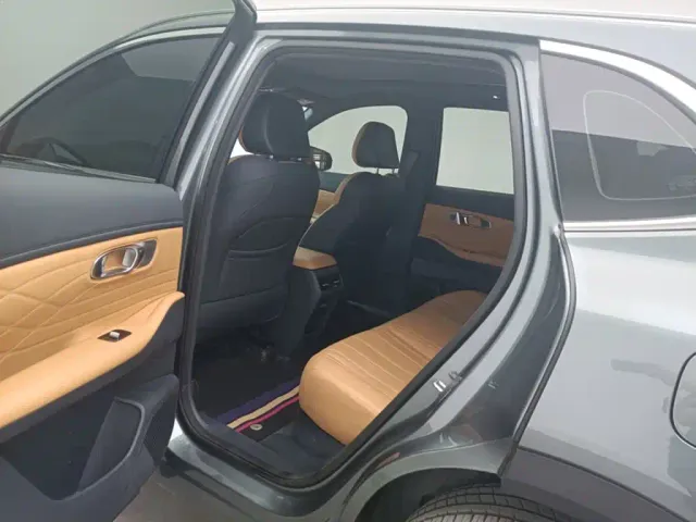 Geely Galaxy Starship 7 EM-i — Фото автомобиля 10
