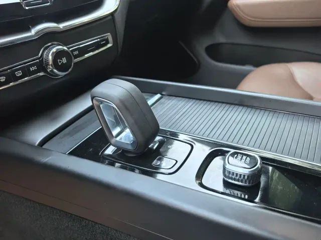 Volvo Volvo XC60 2022 B5 AWD R-Design — Фото автомобиля 8