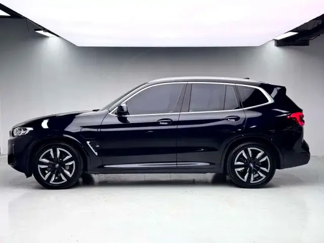 BMW iX3 — Фото автомобиля 16
