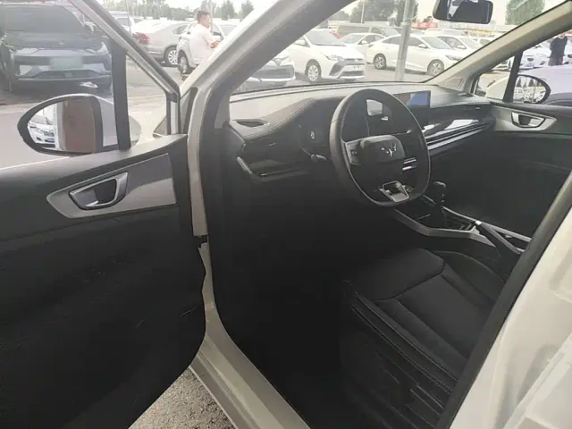 Wuling Jiachen — Фото автомобиля 15