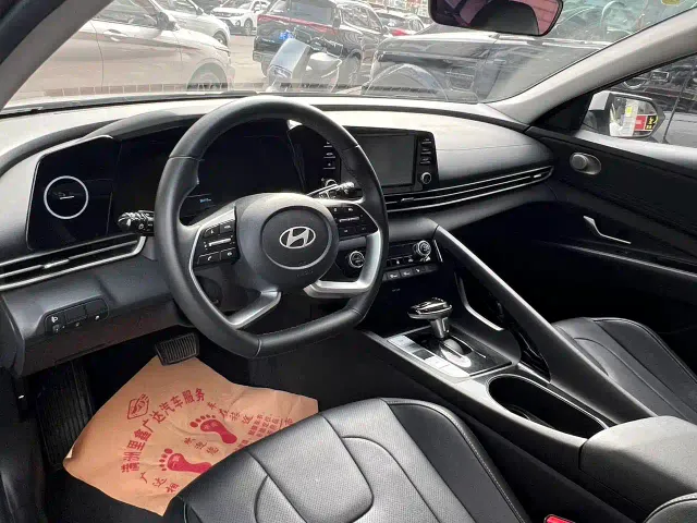 Hyundai Elantra — Фото автомобиля 4