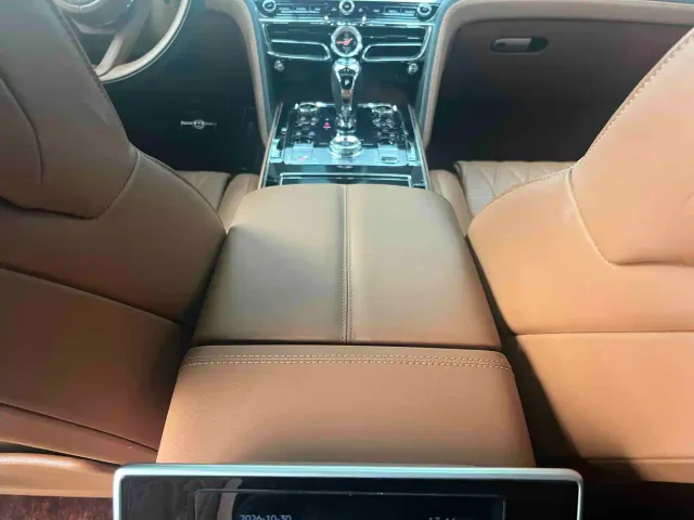 Bentley Flying Spur — Фото автомобиля 16