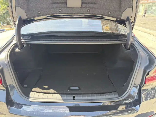 BMW 5 Series — Фото автомобиля 12
