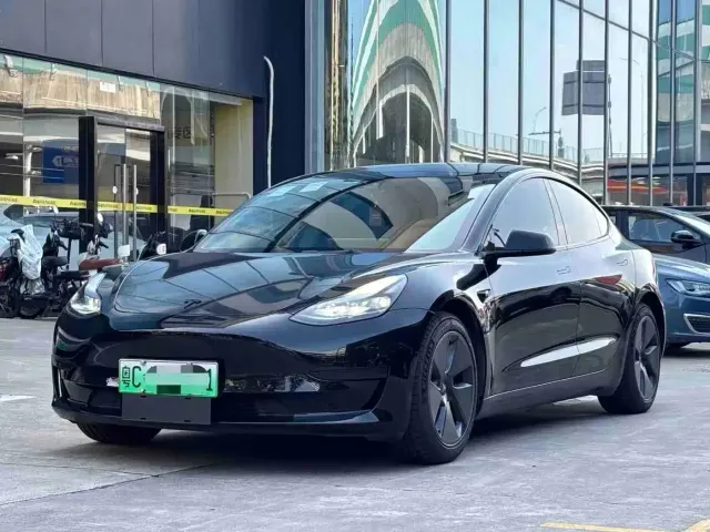 Фотография автомобиля — Tesla Model 3