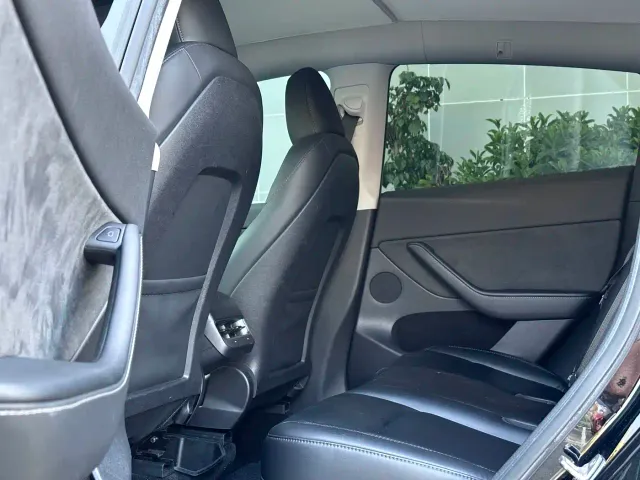 Tesla Model Y — Фото автомобиля 8