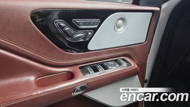 Lincoln Aviator — Фото автомобиля 13
