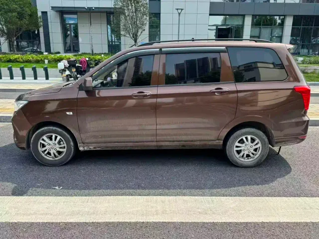 Wuling Hongguang — Фото автомобиля 7