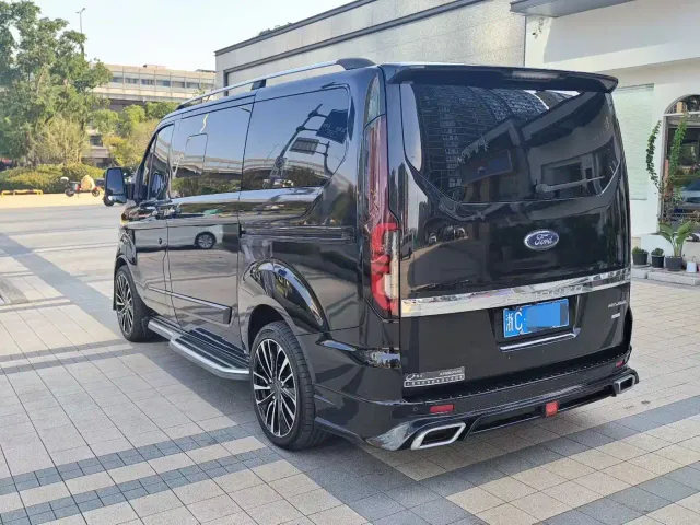 Ford Tourneo 2023 Model 2.0T Auto Premium Edition — Фото автомобиля 11