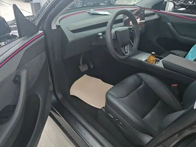 Tesla Model Y — Фото автомобиля 15