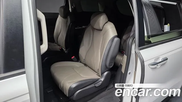 Kia Carnival Generation 4 — Фото автомобиля 15