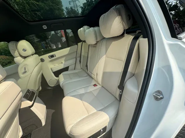 Li Auto L7 — Фото автомобиля 9