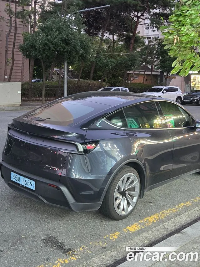 Tesla Model Y — Фото автомобиля 2