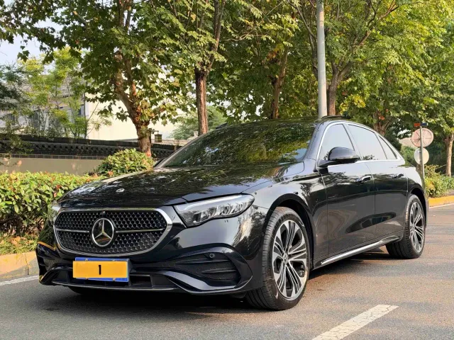 Фотография автомобиля — Mercedes-Benz E-Class