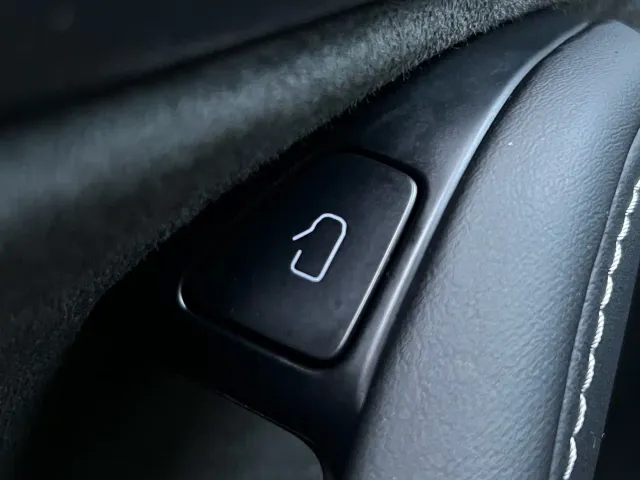Tesla Model Y — Фото автомобиля 14