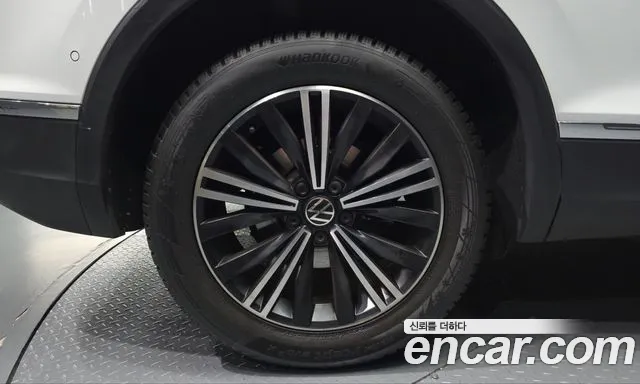 Volkswagen Tiguan — Фото автомобиля 5